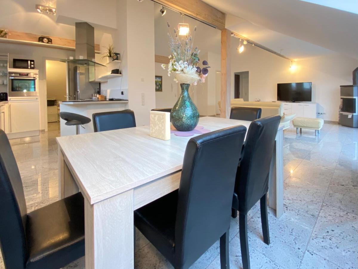 4 Zimmer Apartment, 125 Qm, Ruhig Und Zentrumsnah, Max 5 Pers, Dachterasse, Garage, 1000 Mbit Böblingen Eksteriør bilde