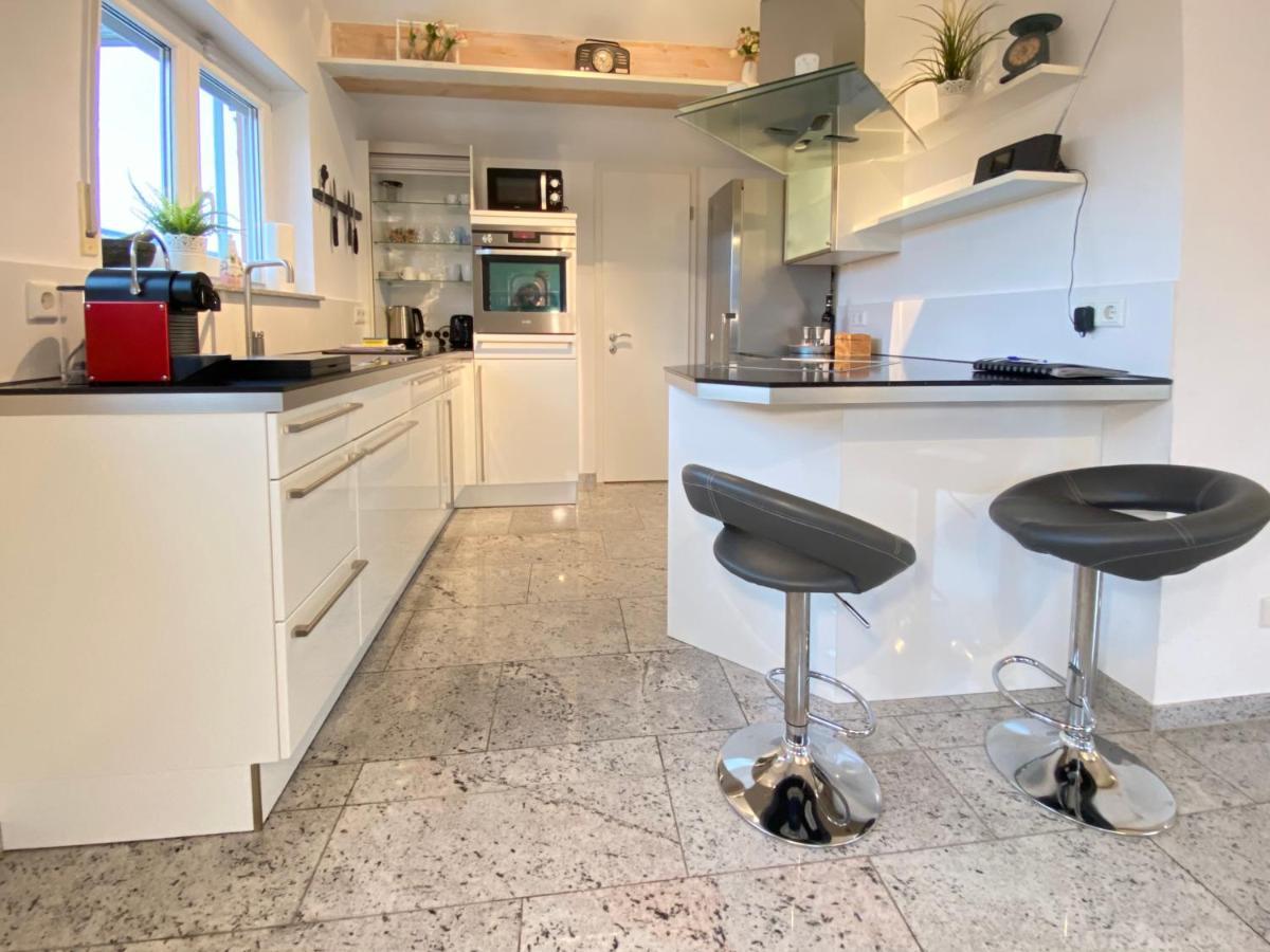 4 Zimmer Apartment, 125 Qm, Ruhig Und Zentrumsnah, Max 5 Pers, Dachterasse, Garage, 1000 Mbit Böblingen Eksteriør bilde