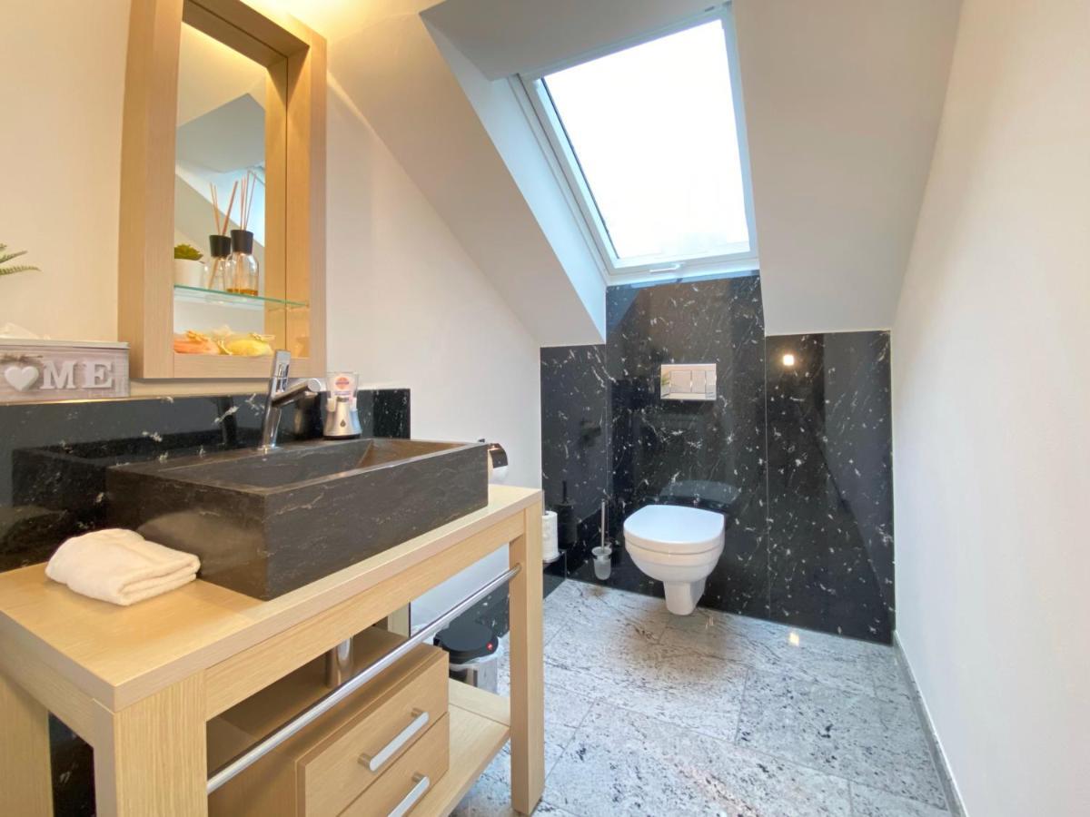 4 Zimmer Apartment, 125 Qm, Ruhig Und Zentrumsnah, Max 5 Pers, Dachterasse, Garage, 1000 Mbit Böblingen Eksteriør bilde