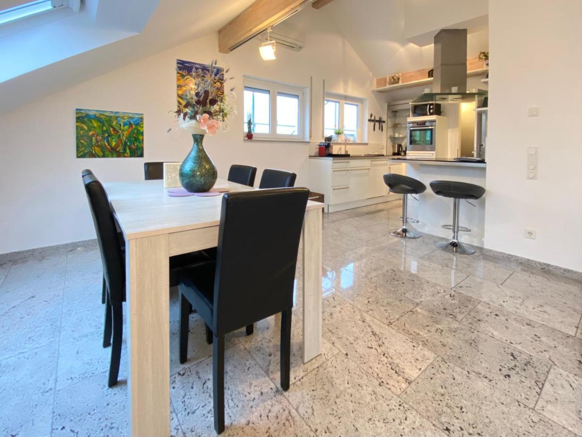 4 Zimmer Apartment, 125 Qm, Ruhig Und Zentrumsnah, Max 5 Pers, Dachterasse, Garage, 1000 Mbit Böblingen Eksteriør bilde