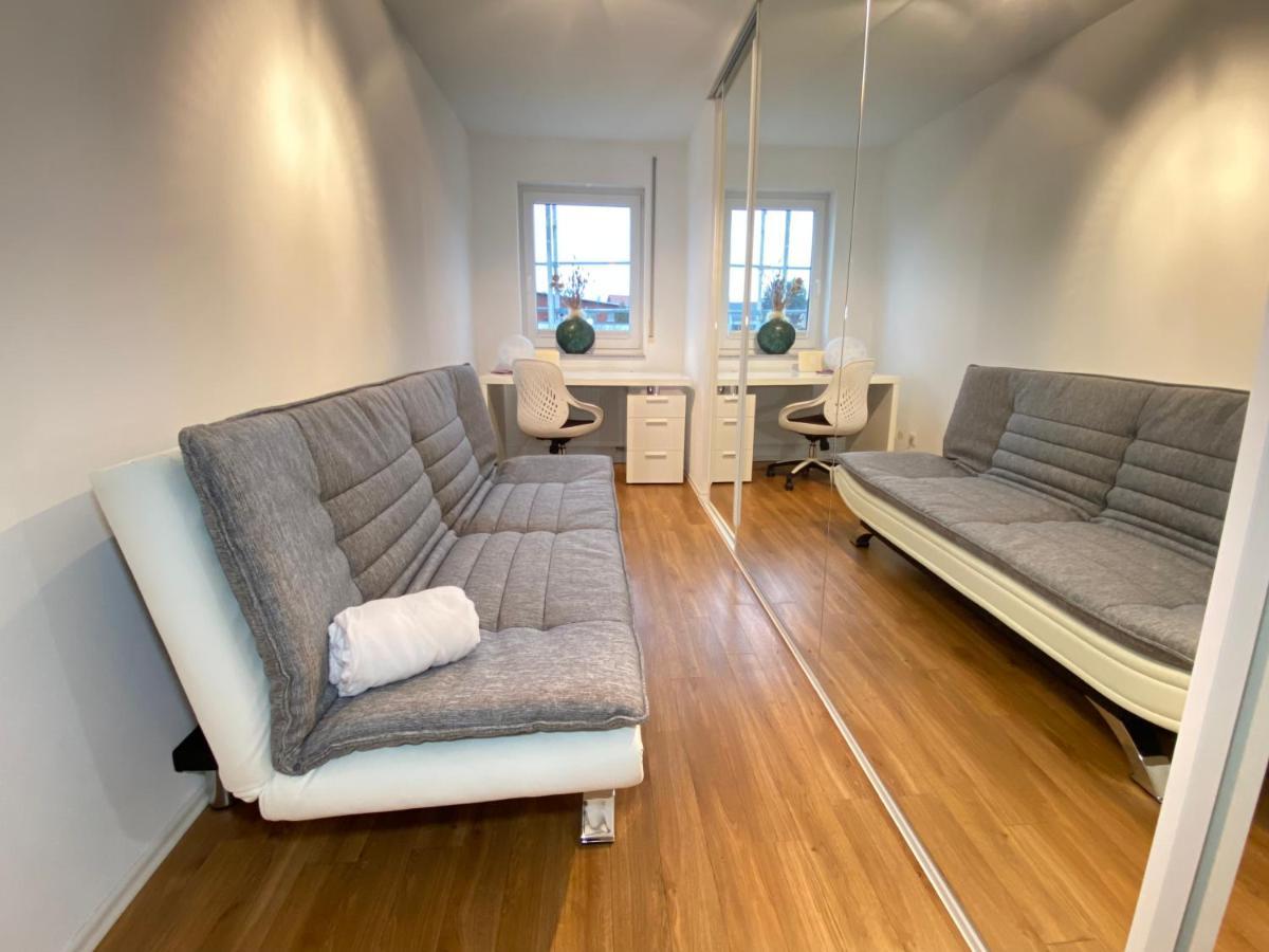 4 Zimmer Apartment, 125 Qm, Ruhig Und Zentrumsnah, Max 5 Pers, Dachterasse, Garage, 1000 Mbit Böblingen Eksteriør bilde