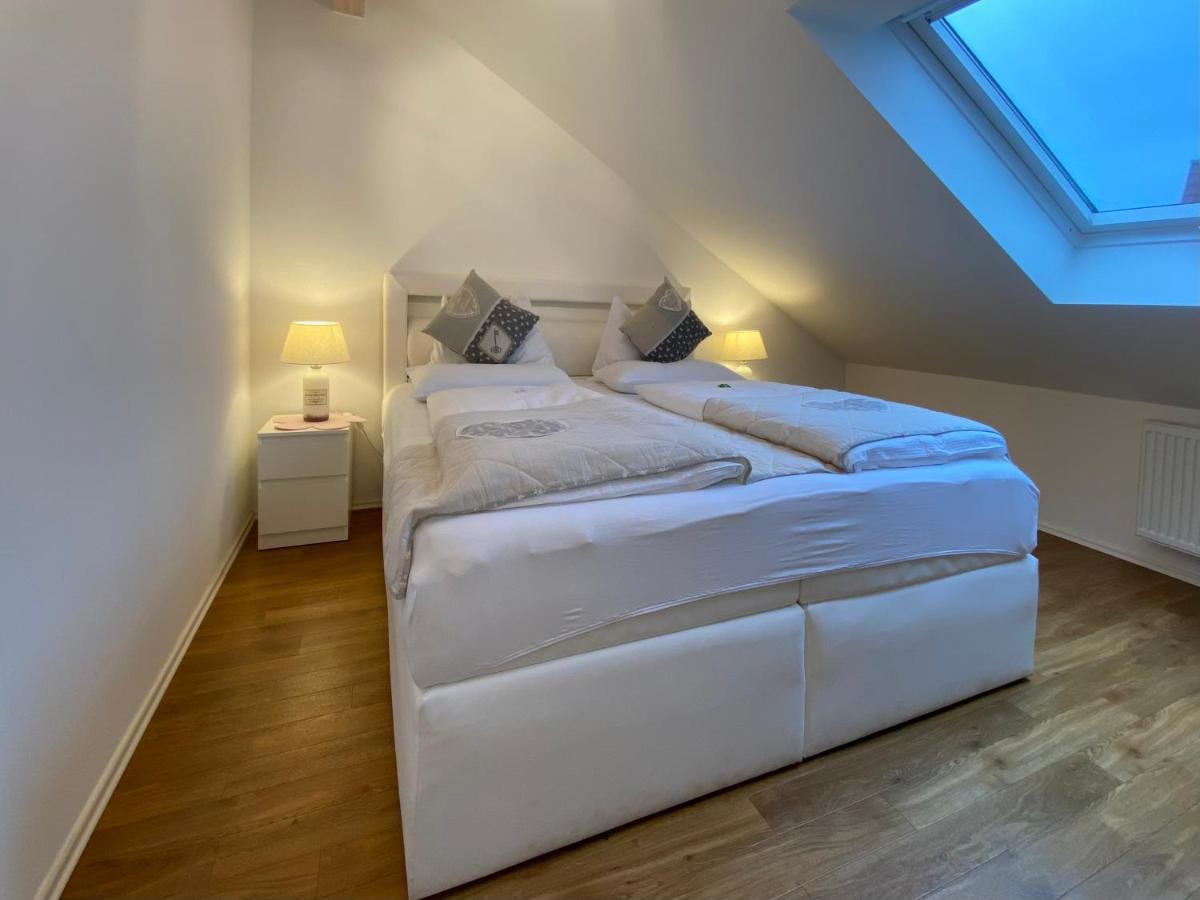 4 Zimmer Apartment, 125 Qm, Ruhig Und Zentrumsnah, Max 5 Pers, Dachterasse, Garage, 1000 Mbit Böblingen Eksteriør bilde