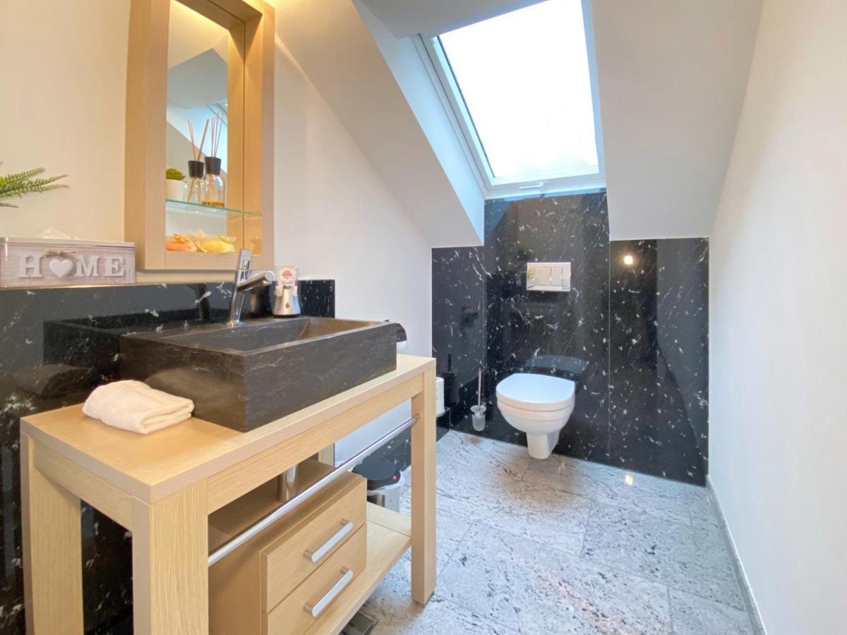4 Zimmer Apartment, 125 Qm, Ruhig Und Zentrumsnah, Max 5 Pers, Dachterasse, Garage, 1000 Mbit Böblingen Eksteriør bilde