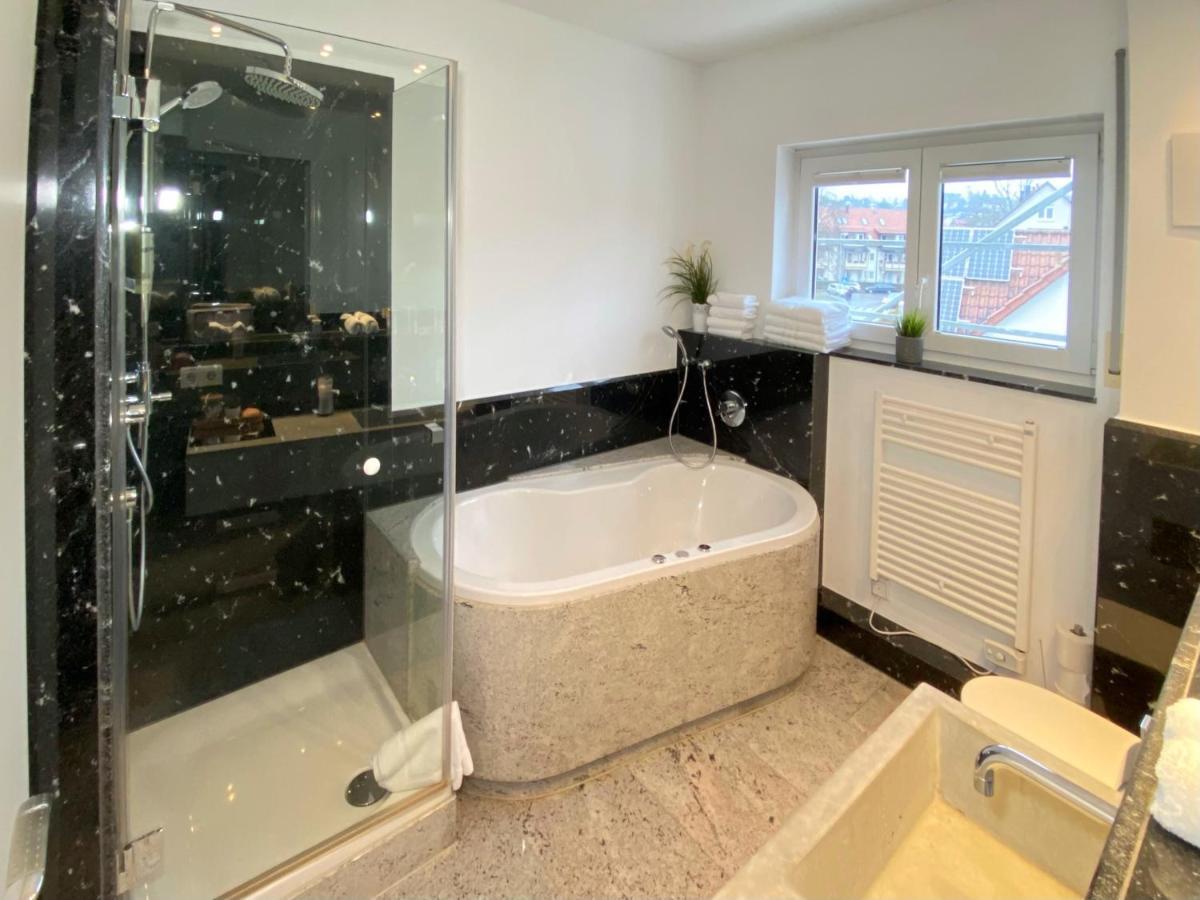 4 Zimmer Apartment, 125 Qm, Ruhig Und Zentrumsnah, Max 5 Pers, Dachterasse, Garage, 1000 Mbit Böblingen Eksteriør bilde