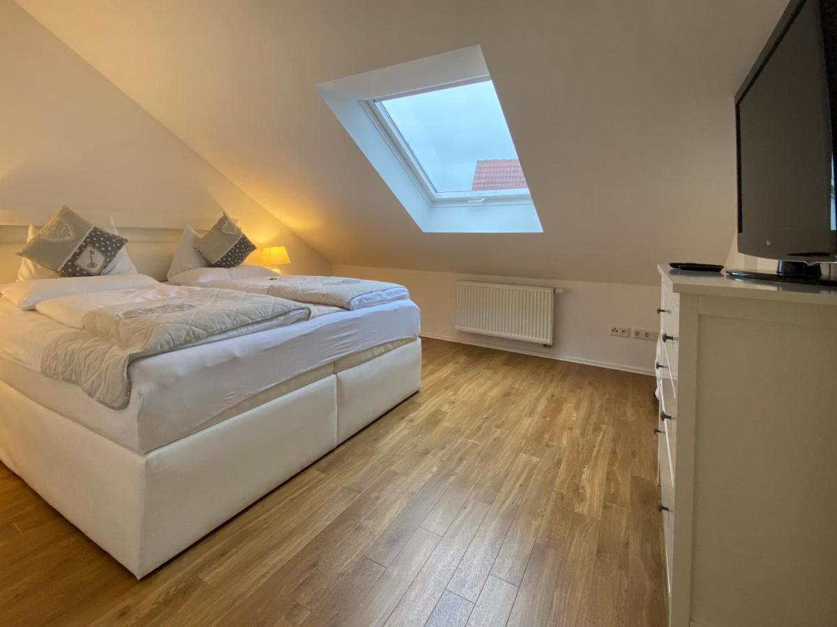 4 Zimmer Apartment, 125 Qm, Ruhig Und Zentrumsnah, Max 5 Pers, Dachterasse, Garage, 1000 Mbit Böblingen Eksteriør bilde