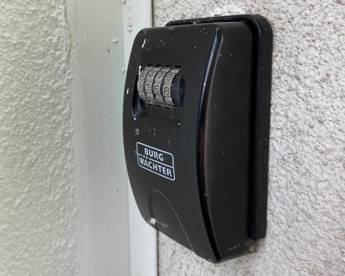 4 Zimmer Apartment, 125 Qm, Ruhig Und Zentrumsnah, Max 5 Pers, Dachterasse, Garage, 1000 Mbit Böblingen Eksteriør bilde